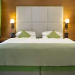 Hotel Hilton Frankfurt Gravenbruch 4*