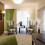 Hotel Hilton Frankfurt Gravenbruch 4*