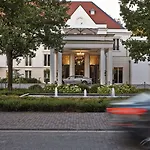 Hilton Frankfurt Gravenbruch 4* Neu-Isenburg