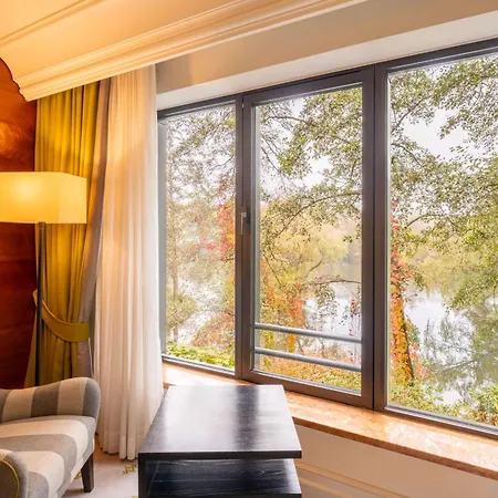 Hotell Hilton Frankfurt 4*