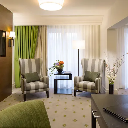 Hotell Hilton Frankfurt 4*