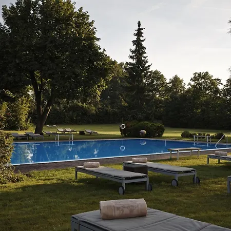 Hotell Hilton Frankfurt 4*