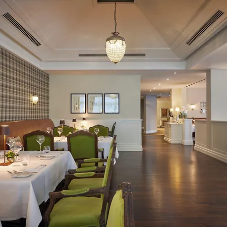 Hotell Hilton Frankfurt 4*