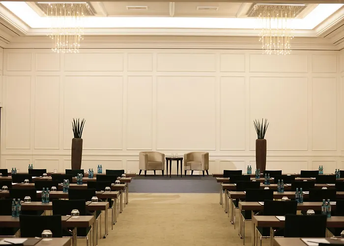 Hilton Frankfurt Gravenbruch Otel 4*