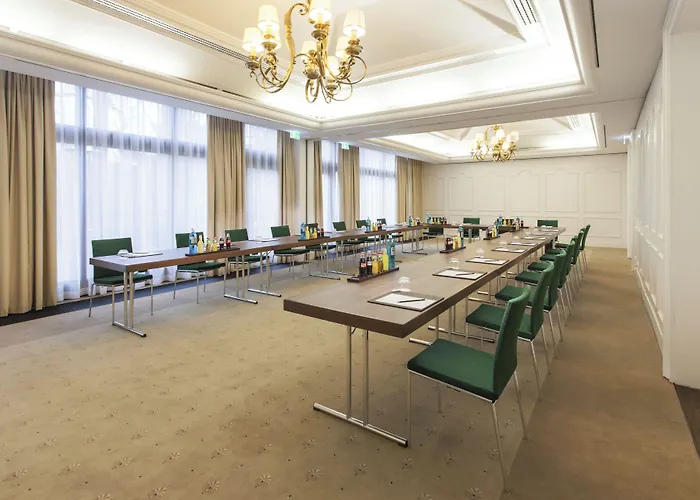 Hilton Frankfurt Gravenbruch 4*